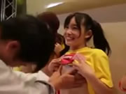 日本AV女優摸奶募款活動